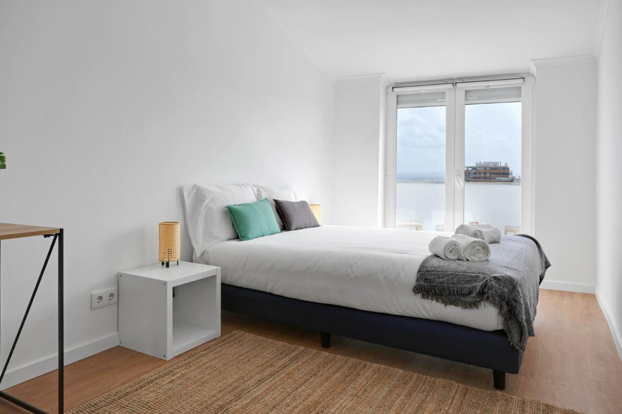 Sunny 2 Bedroom Apartment In Almada - Balconies With River View Extérieur photo
