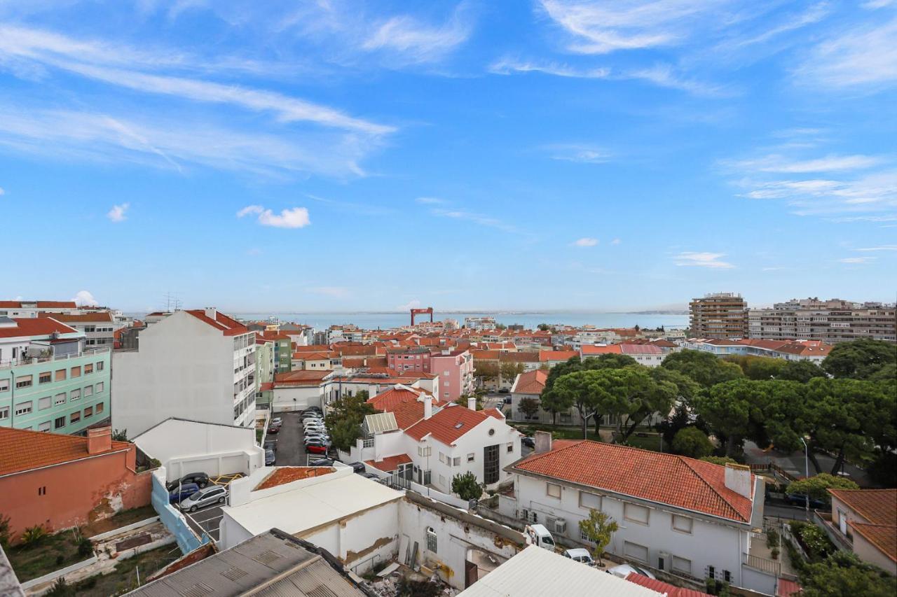 Sunny 2 Bedroom Apartment In Almada - Balconies With River View Extérieur photo